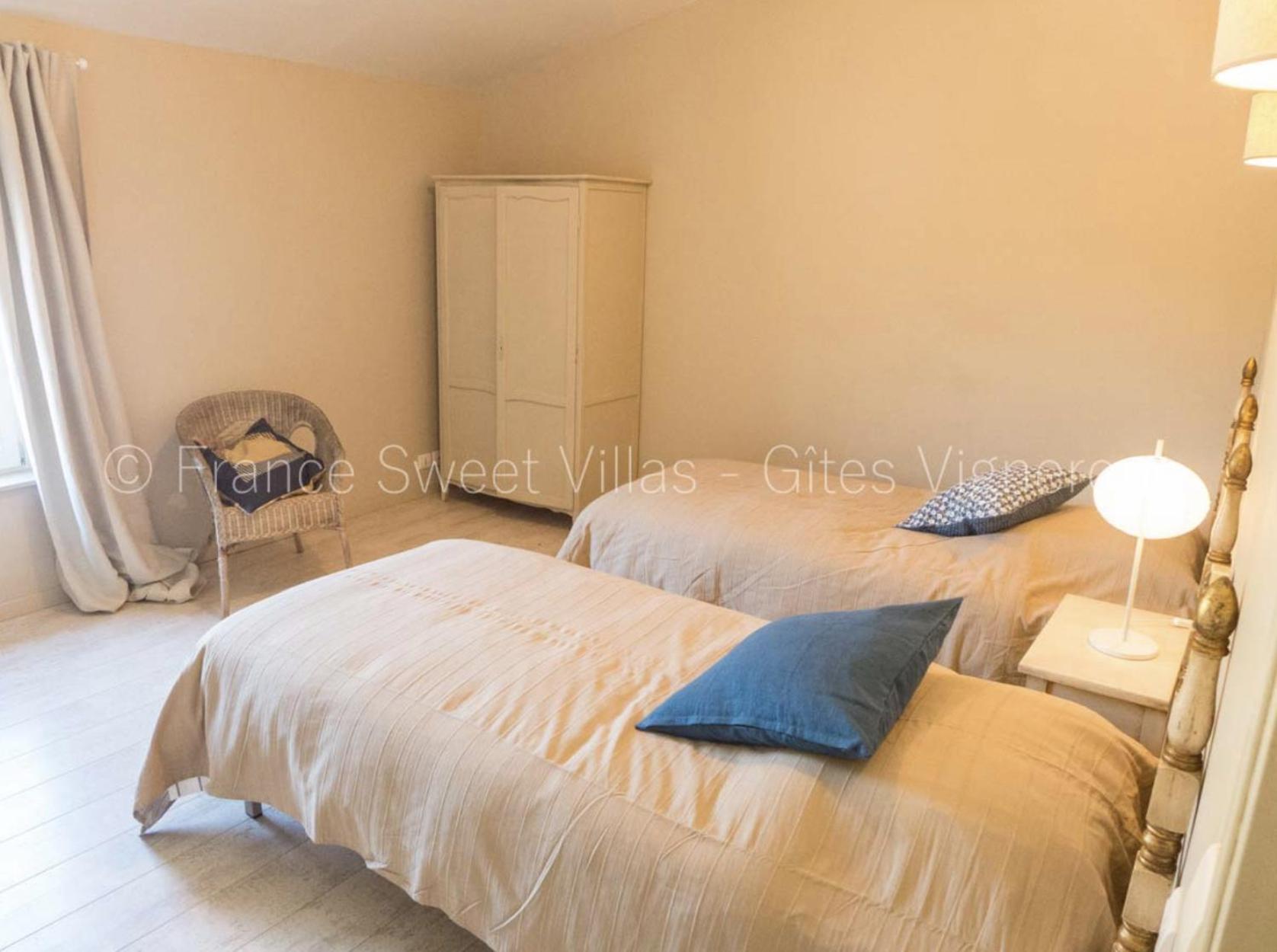 Suite Ou Chambre Privee A La Forge Des Cypres Loupia Exterior photo
