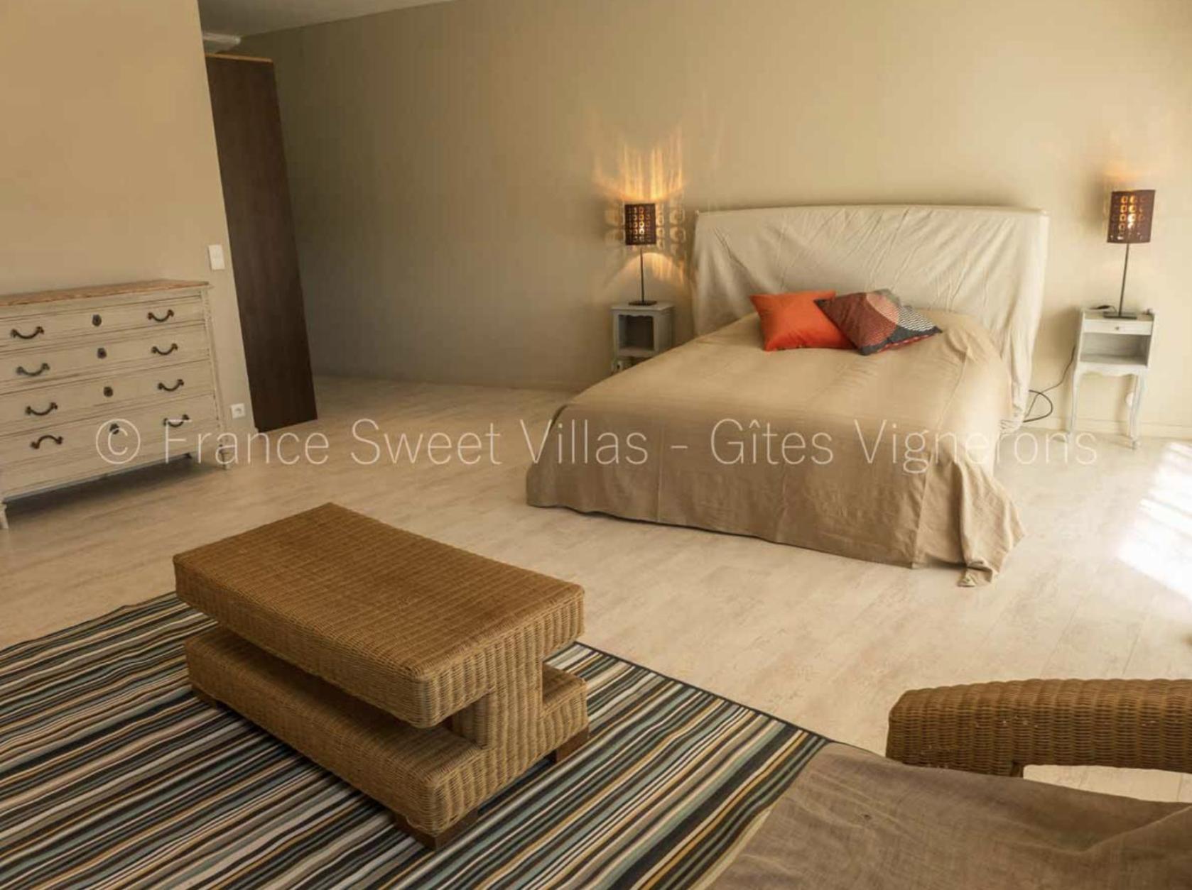 Suite Ou Chambre Privee A La Forge Des Cypres Loupia Exterior photo